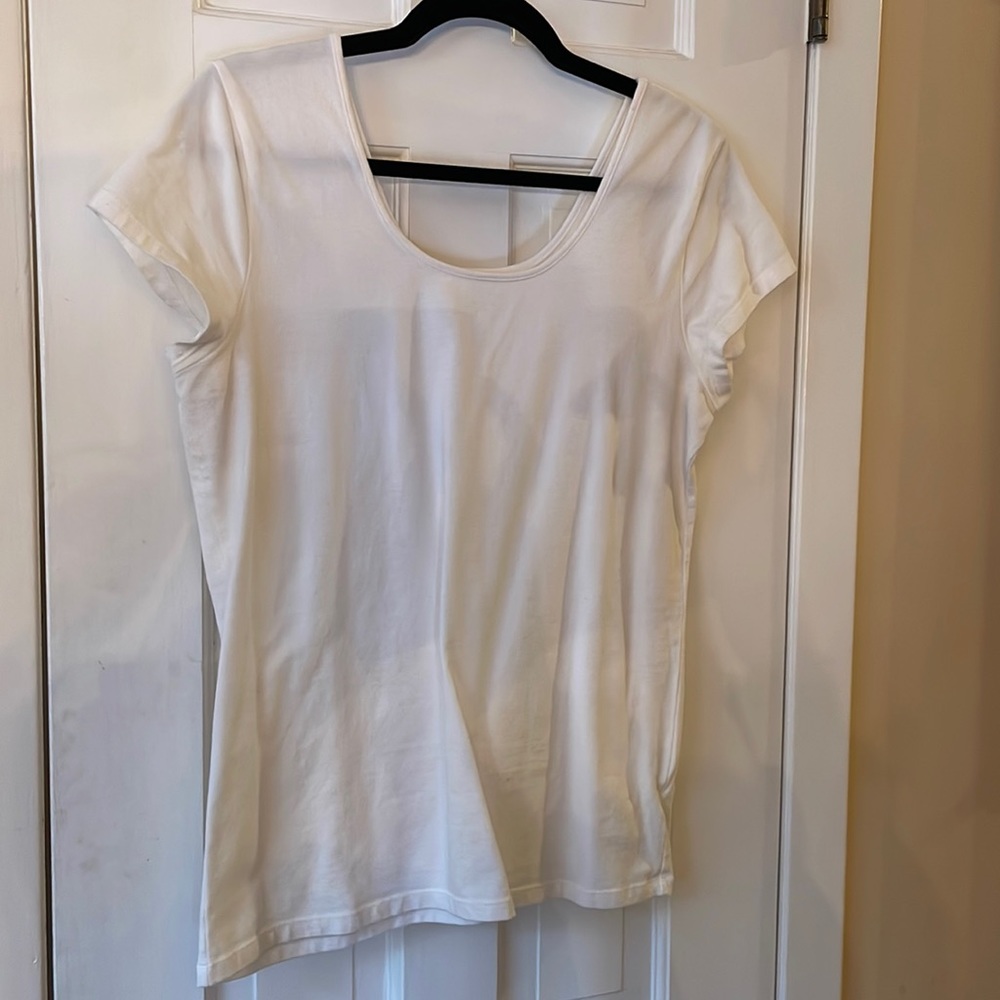 Gap fitted tee